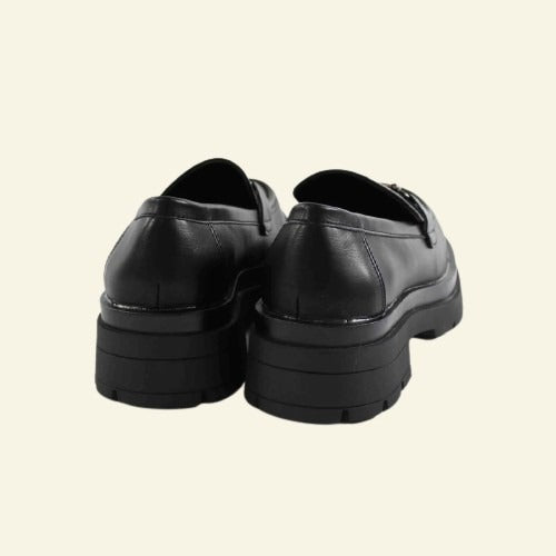 MOCASÍN FOXY UP ADORNO METÁLICO NEGRO