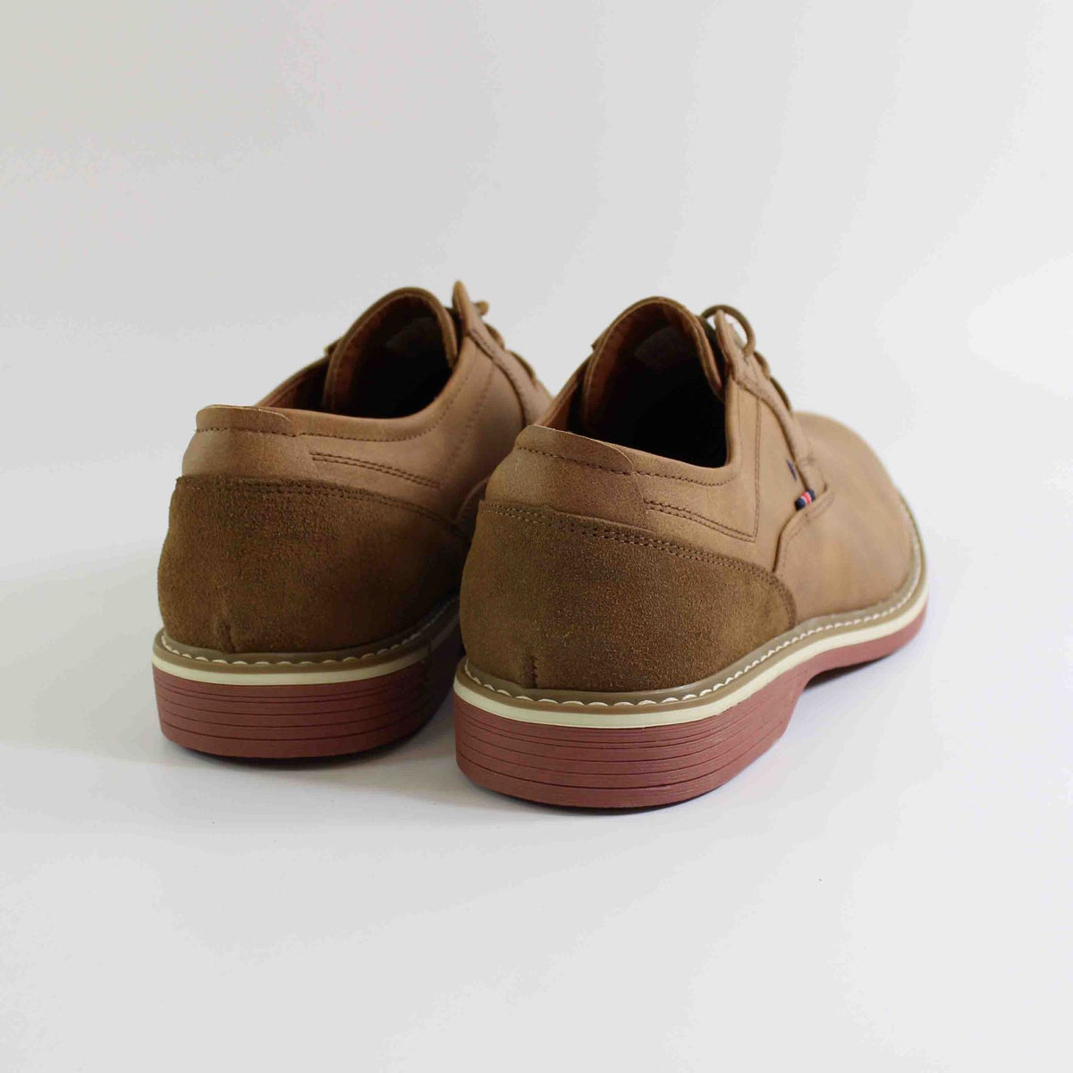 ZAPATO CASUAL XTI CON CORDONES CAMEL