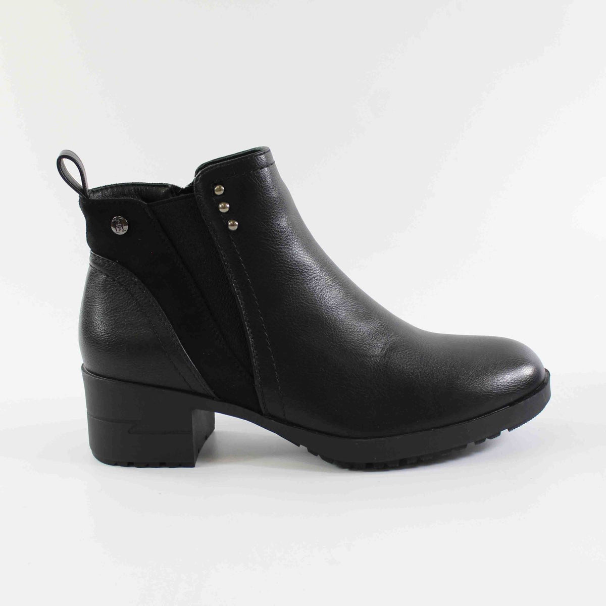 BOTIN PIEL CON ELÁSTICO Y ADORNO TACHAS NEGRO