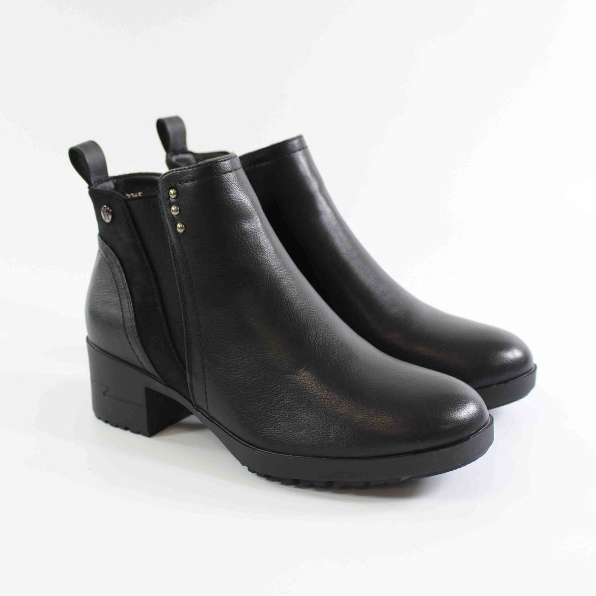 BOTIN PIEL CON ELÁSTICO Y ADORNO TACHAS NEGRO