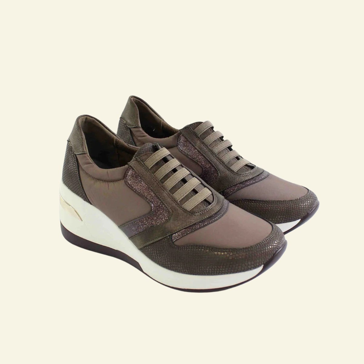 DEPORTIVO FOXY UP CORDONES ELÁSTICOS TAUPE