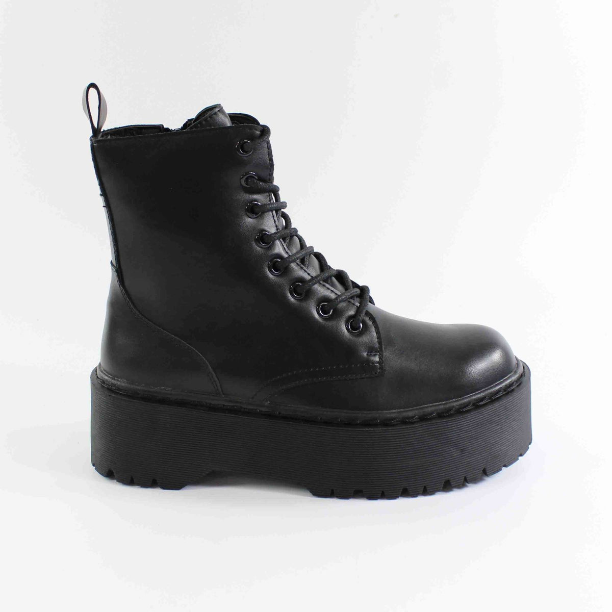 BOTIN MILITAR CORDONES CON PLATAFORMA NEGRO