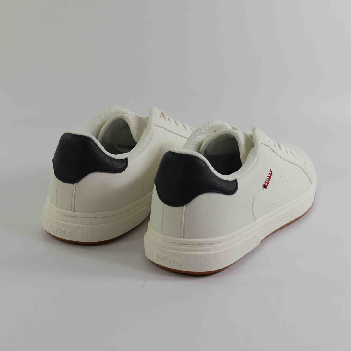 DEPORTIVA LEVIS CON CORDONES BLANCO