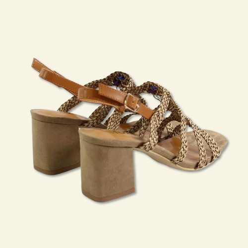 SANDALIAS FOXY UP TIRAS TRENZADAS ADORNO TAUPE